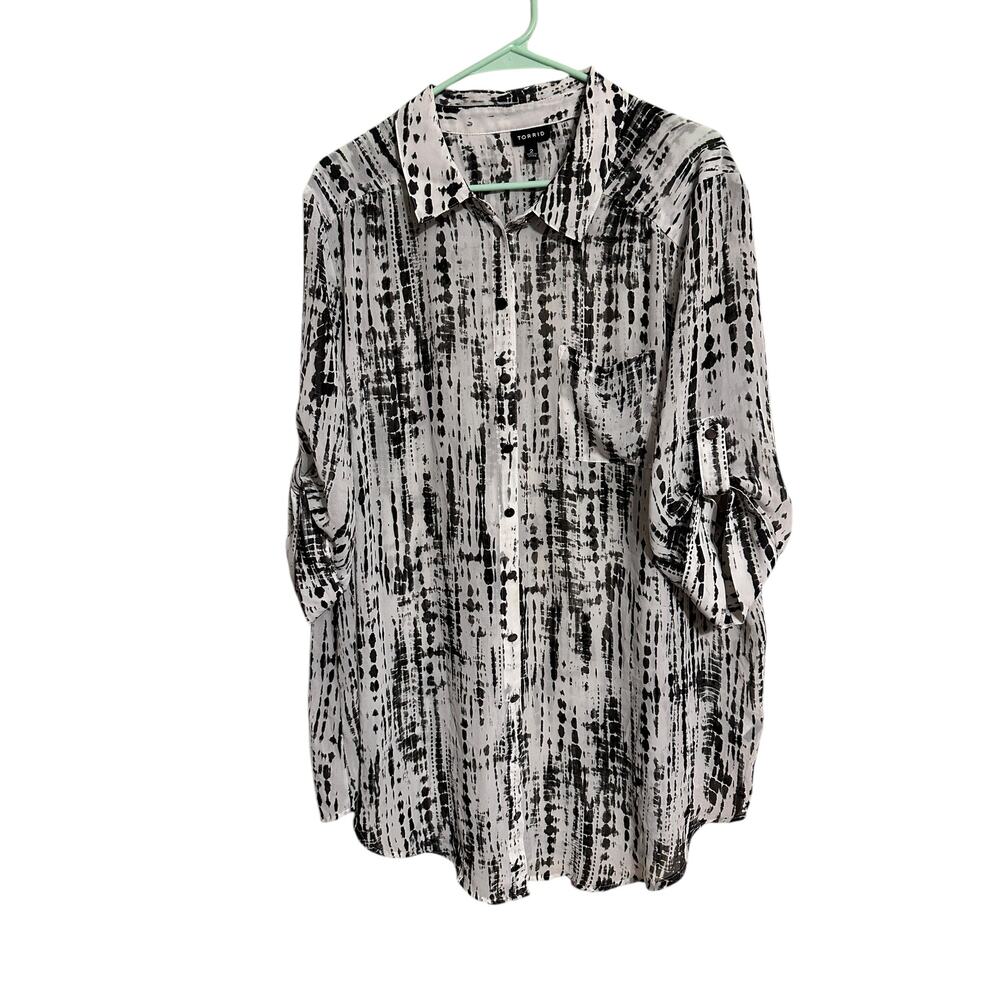 Torrid Size 2 Black and White Semi Sheer Roll Tab Sleeve Button Down Blouse